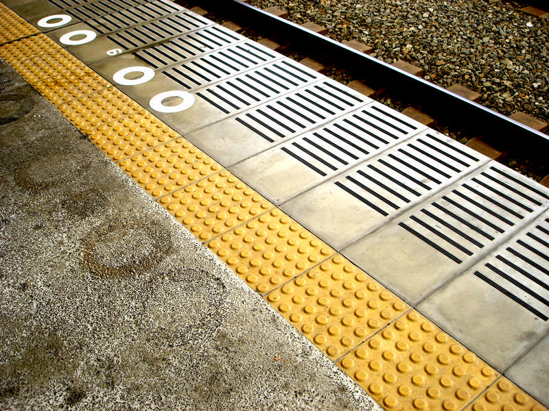 Бетонная тактильная плитка для инвалидов в Истре Бетонная тактильная плитка для инвалидов в Истре